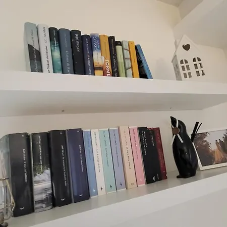 Nuema アパート アッセミニ